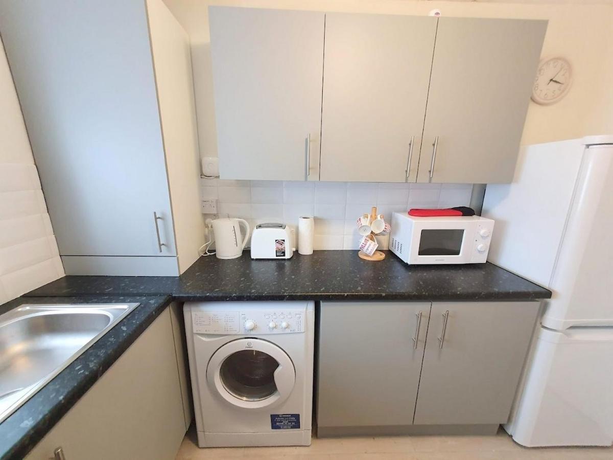 Wentworth Apartment With 2 Bedrooms, Superfast Wi-Fi And Parking Sittingbourne Exterior photo